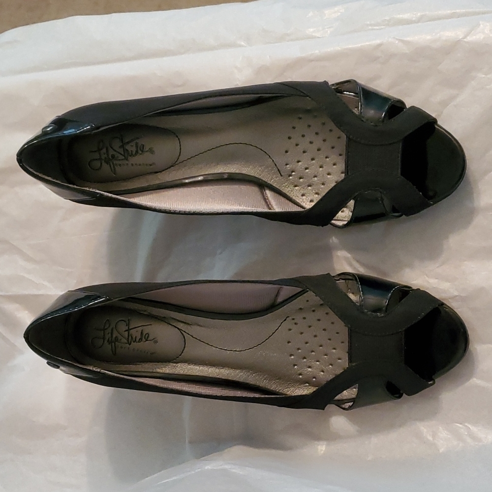 Size 10 black heels.   Open toe.  Life Stride. - Picture 2 of 5